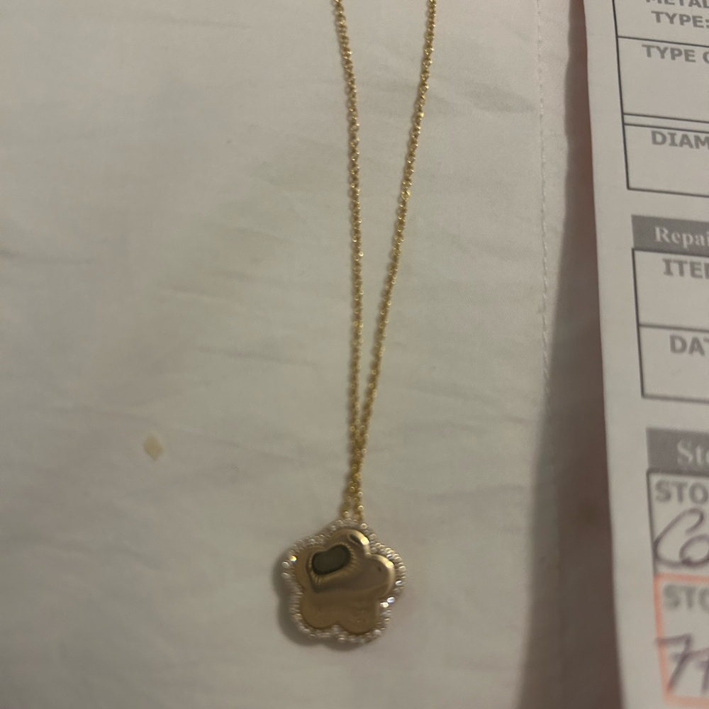 Elegant Gold Pendant Necklace